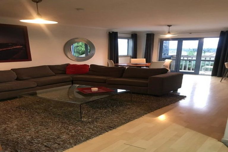 Photo of property in 55 Birkdale Road, Birkdale, Auckland, 0626