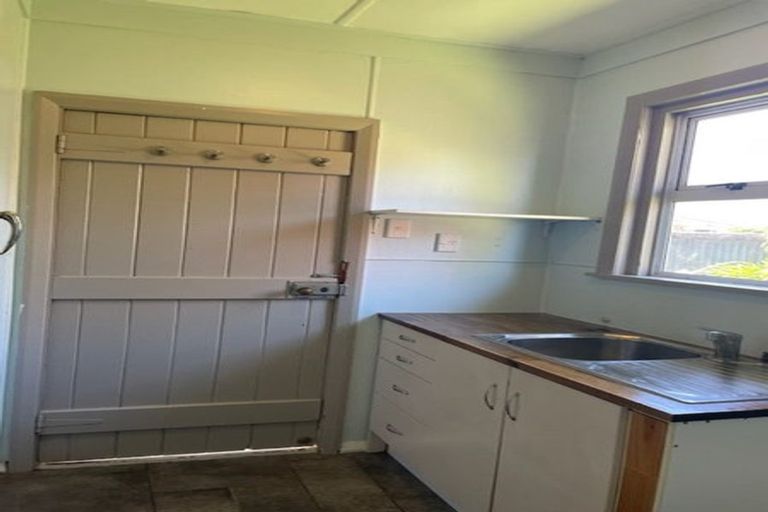 Photo of property in 23 Queens Road, Glen Avon, New Plymouth, 4312