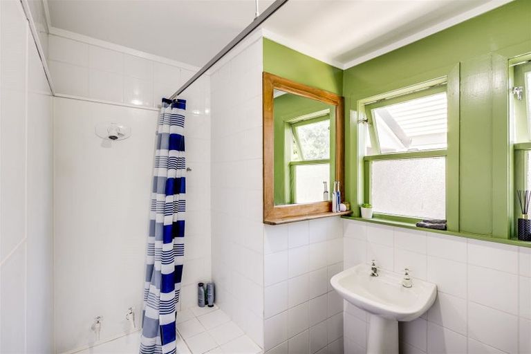 Photo of property in 2 Barton Avenue, Marewa, Napier, 4110