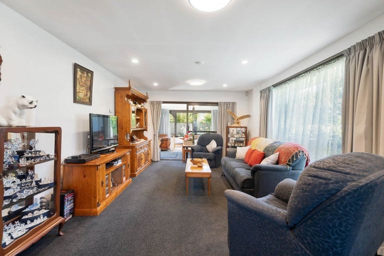 Photo of property in 15 Resolution Place, Bryndwr, Christchurch, 8053