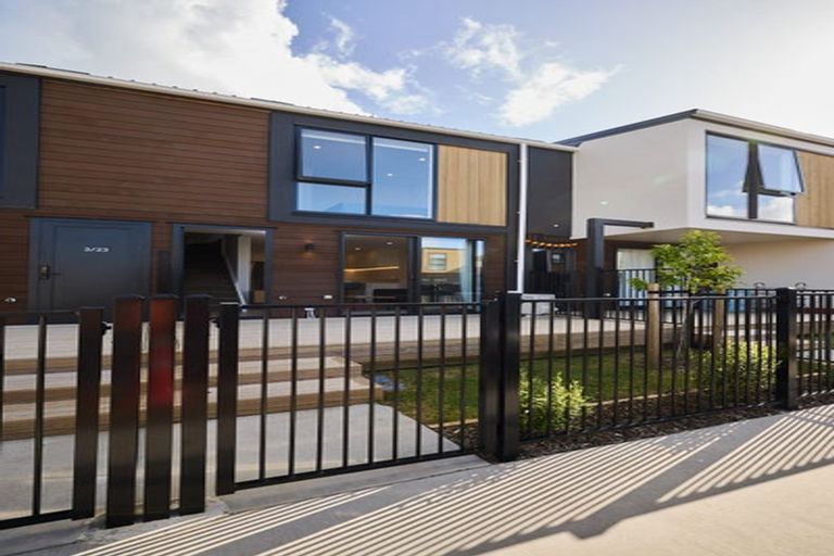 Photo of property in 4/23 Parson Lane, Papatoetoe, Auckland, 2025