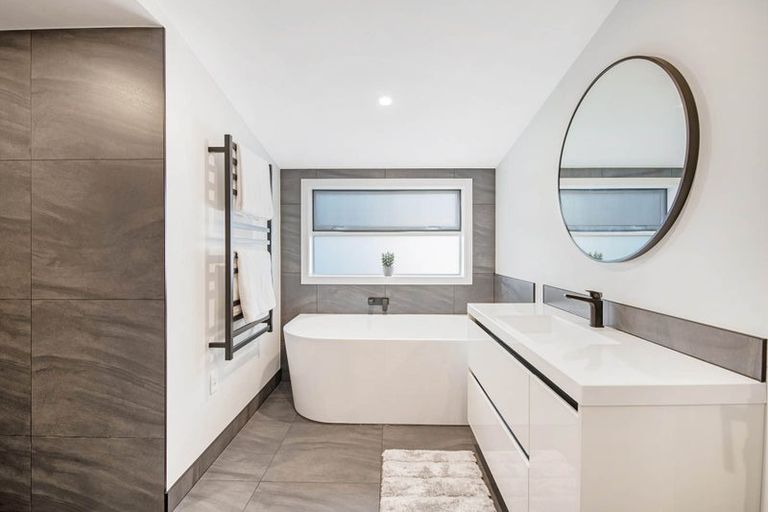 Photo of property in 1 Domain Crescent, Muriwai, Waimauku, 0881