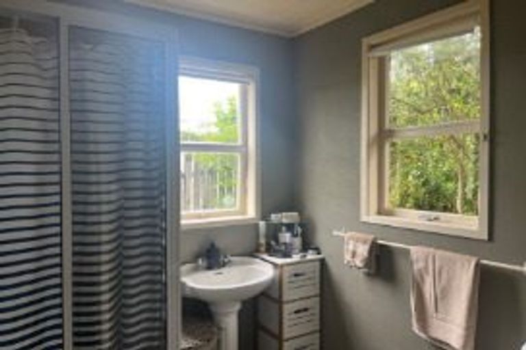 Photo of property in 42a Hammond Avenue, Hatfields Beach, Orewa, 0931