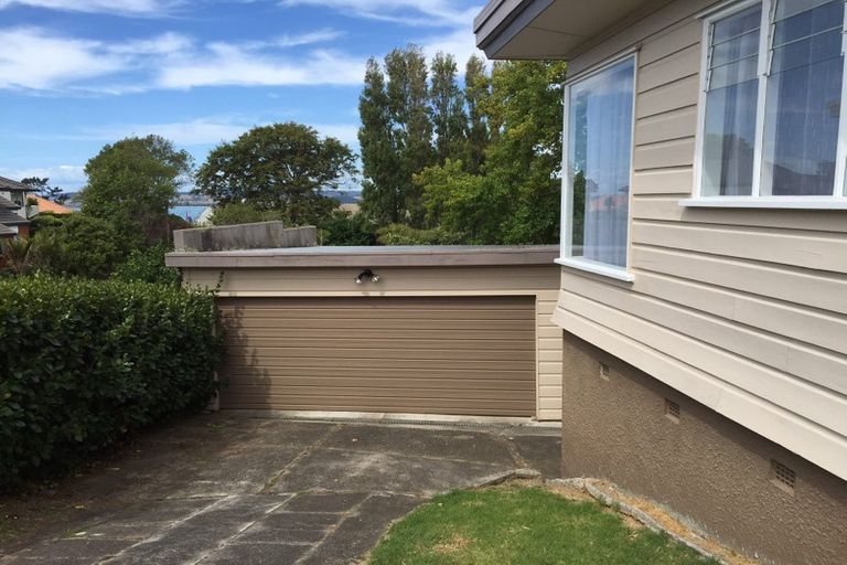 Photo of property in 61 Mellons Bay Road, Mellons Bay, Auckland, 2014