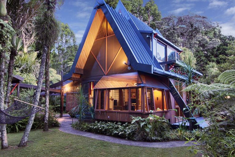 Photo of property in 12 Taraire Road, Titirangi, Auckland, 0604