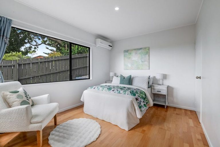 Photo of property in 2/20 Bronzewing Terrace, Unsworth Heights, Auckland, 0632