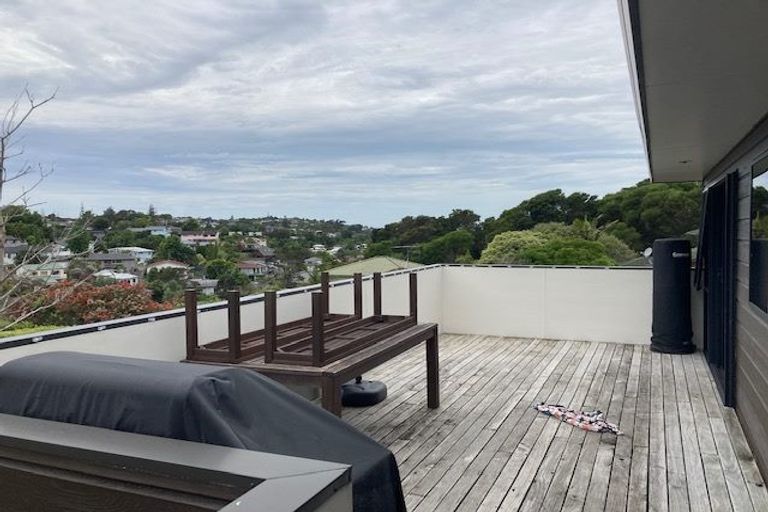 Photo of property in 3 Greenleaf Way, Northcross, Auckland, 0630