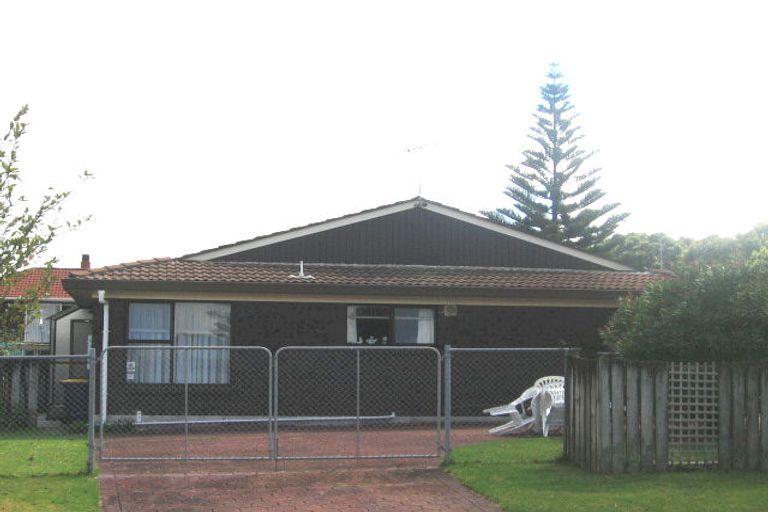 Photo of property in 1 Faith Bullock Place, New Lynn, Auckland, 0600