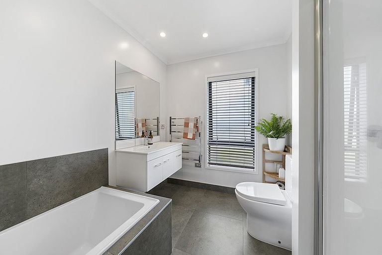 Photo of property in 52 Harriet Johnston Drive, Pokeno, 2402