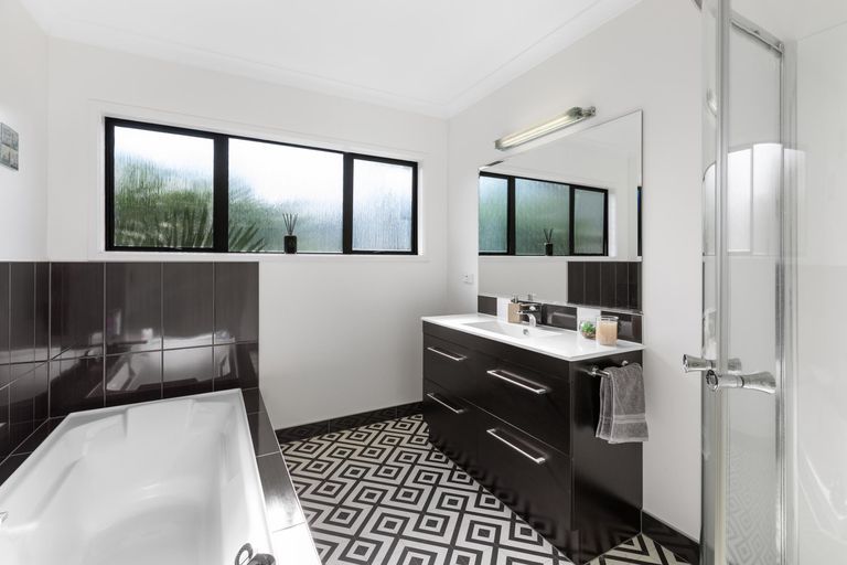 Photo of property in 28 Riverview Road, Huntly, 3700