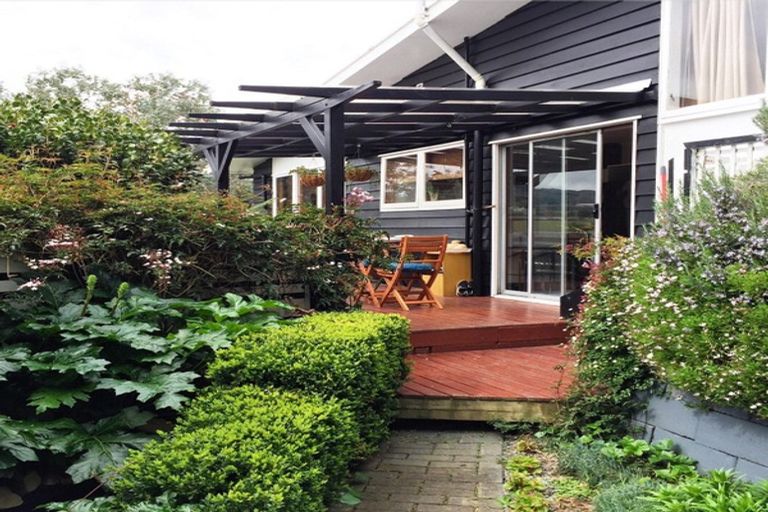 Photo of property in 13 Halswater Drive, Churton Park, Wellington, 6037