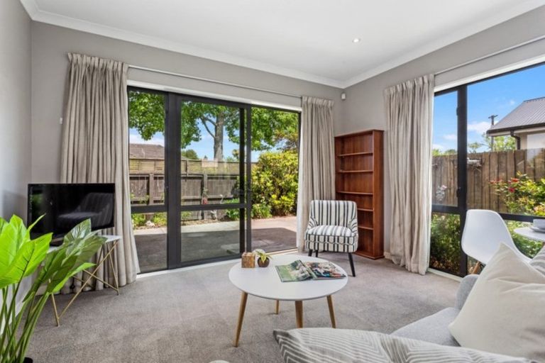 Photo of property in 2b Bevin Place, Bryndwr, Christchurch, 8053