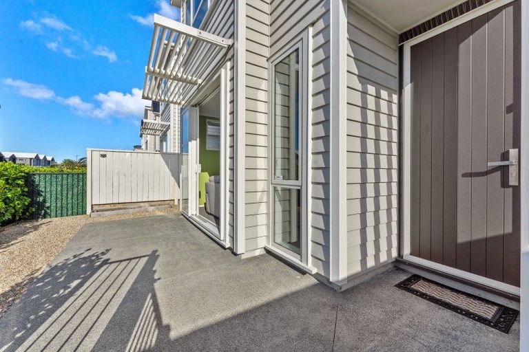 Photo of property in 91 Karepiro Drive, Stanmore Bay, Whangaparaoa, 0932