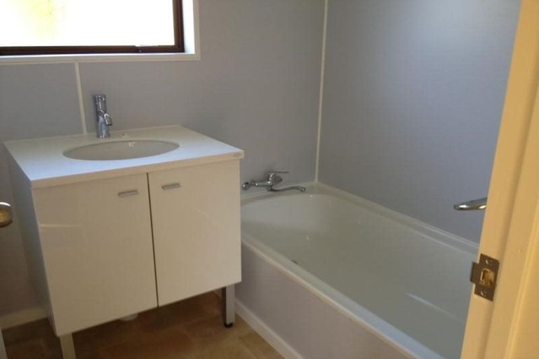 Photo of property in 1/51 Greenvalley Rise, Glenfield, Auckland, 0629