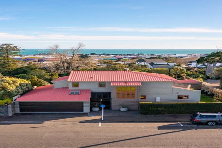Photo of property in 25 Rogan Street, New Plymouth, 4310