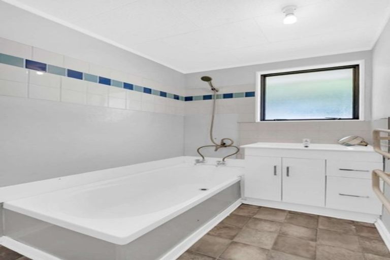 Photo of property in 2/4 Calvert Street, Papakura, 2110