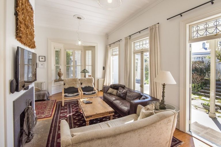 Photo of property in 12 Jubilee Avenue, Devonport, Auckland, 0624