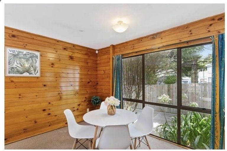 Photo of property in 94a Newlands Road, Newlands, Wellington, 6037