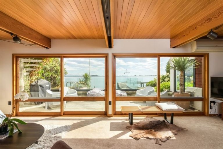 Photo of property in 102 Beachville Road, Redcliffs, Christchurch, 8081