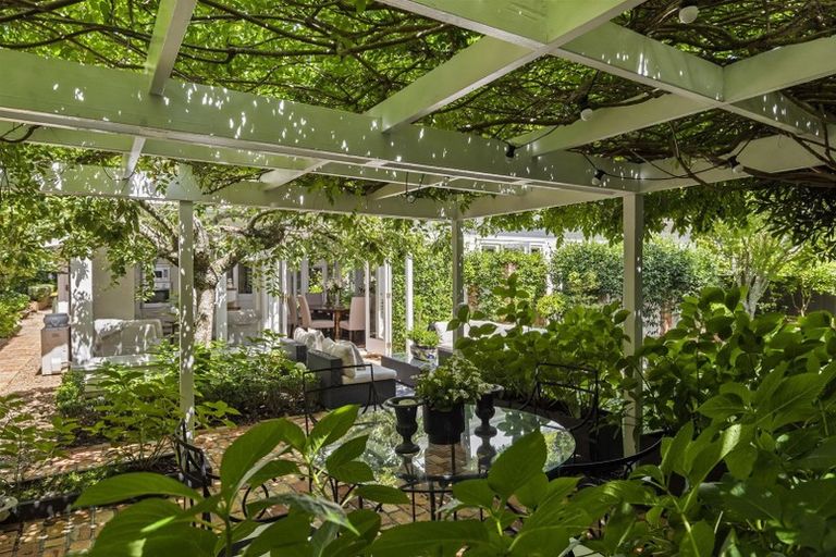 Photo of property in 49b Roland Road, Greenhithe, Auckland, 0632