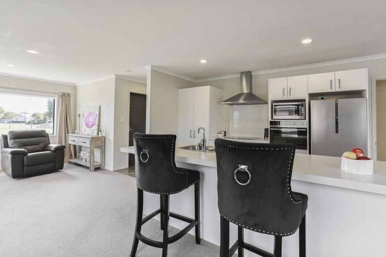 Photo of property in 66 Shillingford Boulevard, Rolleston, 7615