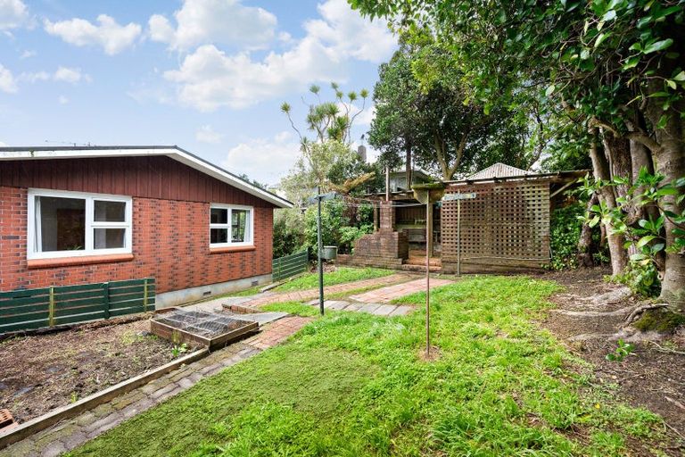 Photo of property in 7 Turville Crescent, Newlands, Wellington, 6037