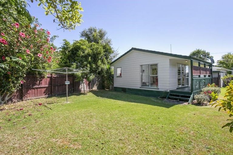 Photo of property in 92b Beach Road, Te Atatu Peninsula, Auckland, 0610