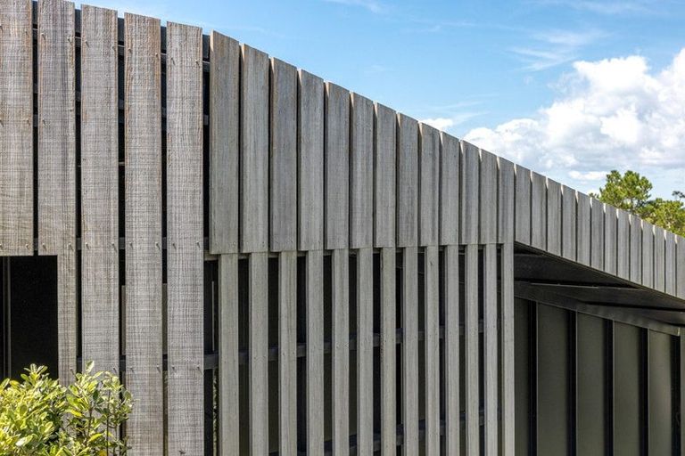 Photo of property in 70 Queens Drive, Oneroa, Waiheke Island, 1081