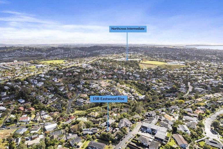 Photo of property in 2/15 Eastwood Rise, Browns Bay, Auckland, 0630