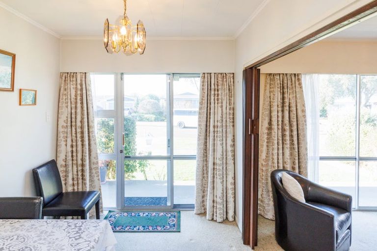 Photo of property in 5 Hollows Crescent, Takaro, Palmerston North, 4412