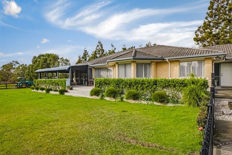 Photo of property in 278 Boord Crescent, Kumeu, 0891