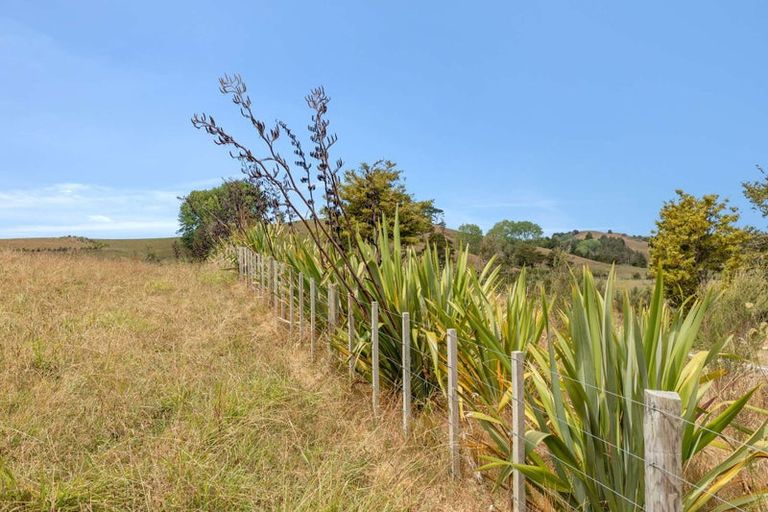Photo of property in 645 West Coast Road, Oratia, Warkworth, 0604