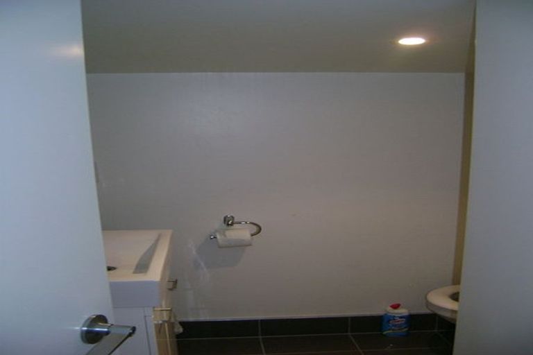 Photo of property in Las Olas De Cuba, 13/35 Torrens Terrace, Mount Cook, Wellington, 6011