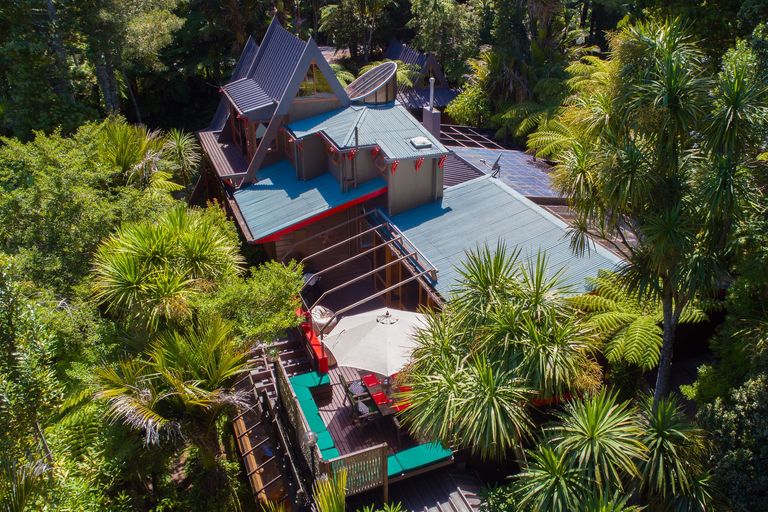 Photo of property in 12 Taraire Road, Titirangi, Auckland, 0604