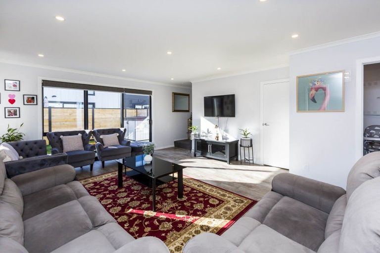 Photo of property in 18 Dahl Drive, Wallaceville, Upper Hutt, 5018