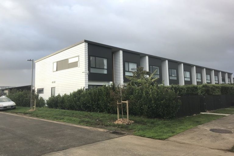 Photo of property in 1 Beardmore Lane, Papakura, 2110