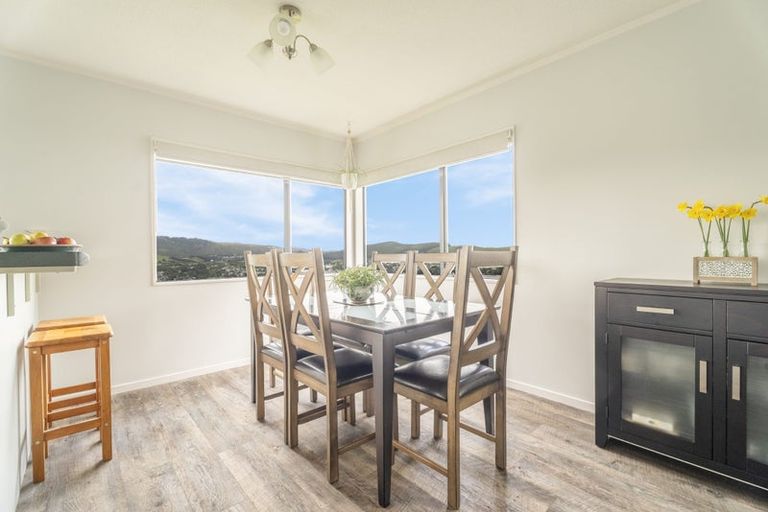 Photo of property in 9 Chastudon Place, Tawa, Wellington, 5028