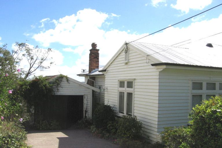 Photo of property in 102 Stanley Point Road, Stanley Point, Auckland, 0624