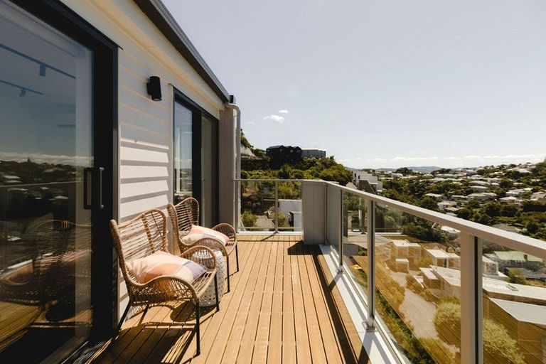 Photo of property in 5/69 Tiketike Way, Brooklyn, Wellington, 6021