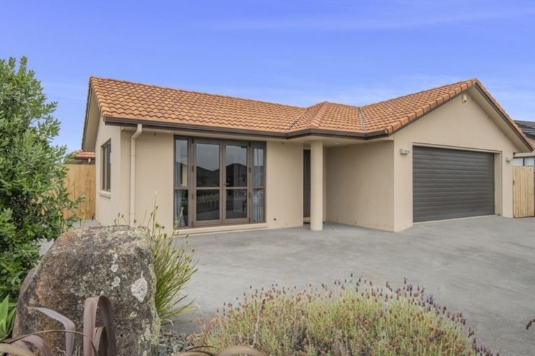 Photo of property in 12 Kowi Lakes Drive, One Tree Point, 0118