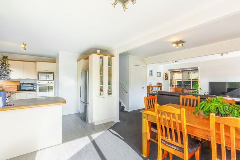 Photo of property in 9 Seagrove Road, West Harbour, Auckland, 0618