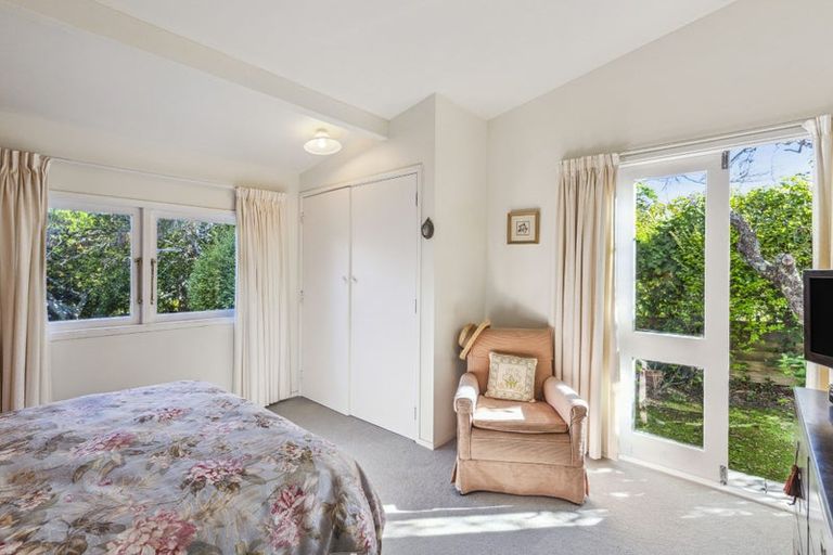 Photo of property in 16 Kakariki Grove, Waikanae, 5036