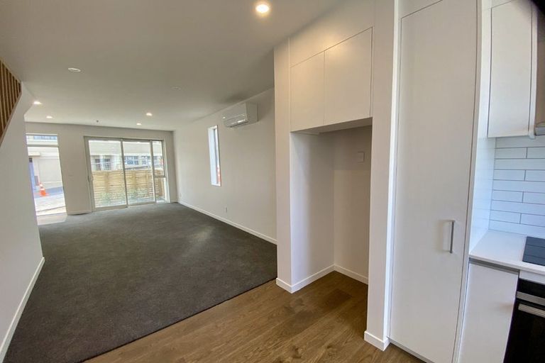 Photo of property in 2/30 Pirie Street, Mount Victoria, Wellington, 6011