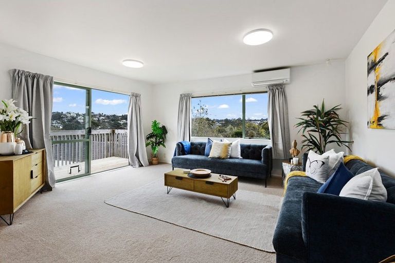 Photo of property in 1/12 Sunnyfield Crescent, Glenfield, Auckland, 0629