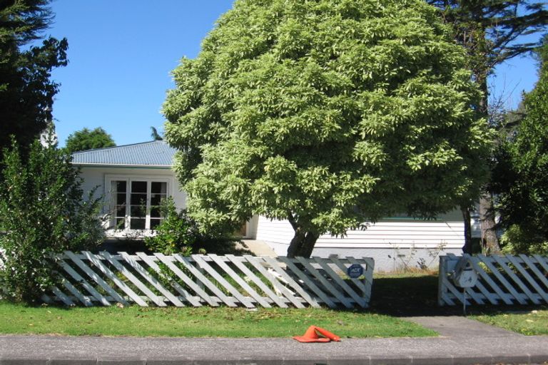Photo of property in 94 Cobham Crescent, Kelston, Auckland, 0602
