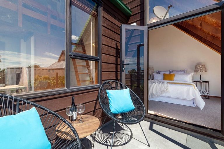 Photo of property in 3 Mizpah Road, Waiake, Auckland, 0630