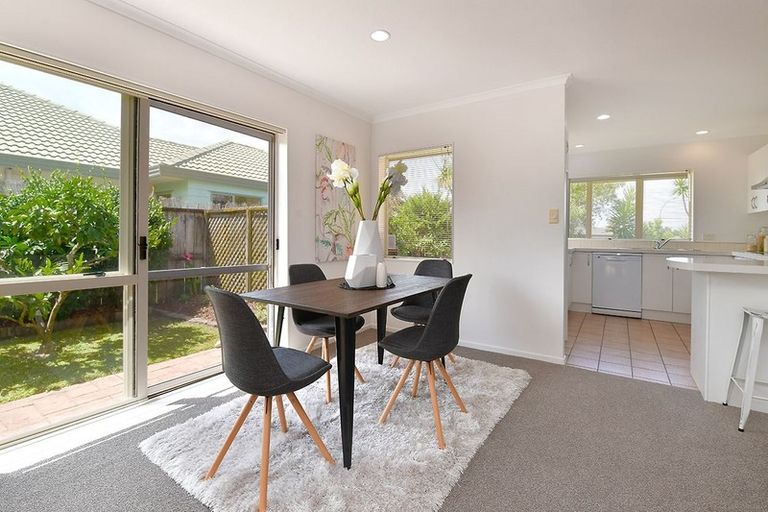 Photo of property in 106 Lakeside Drive, Orewa, 0931
