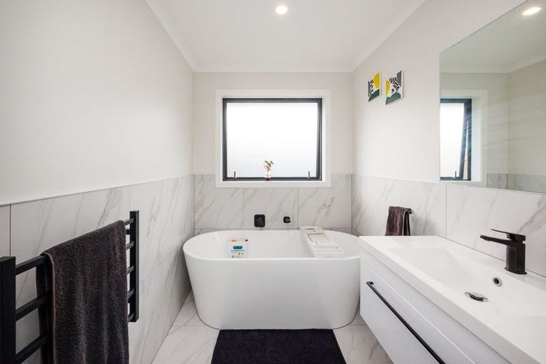 Photo of property in 8 Henty Lane, Marton, 4710