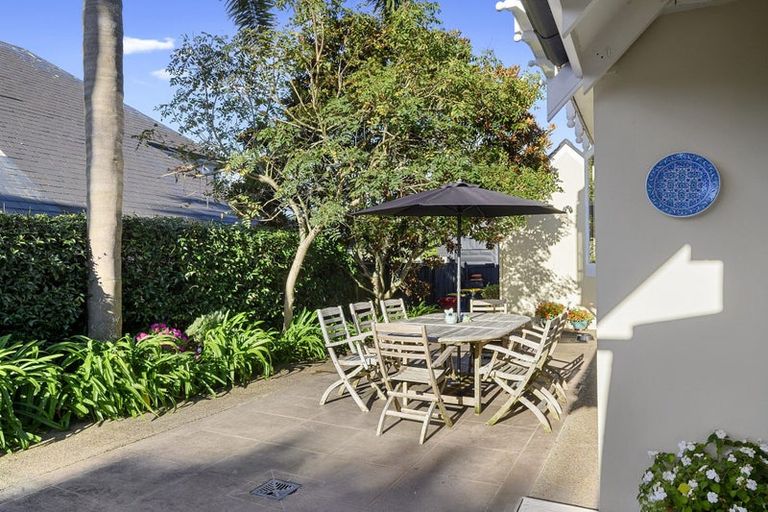 Photo of property in 12 Cecil Road, Milford, Auckland, 0620