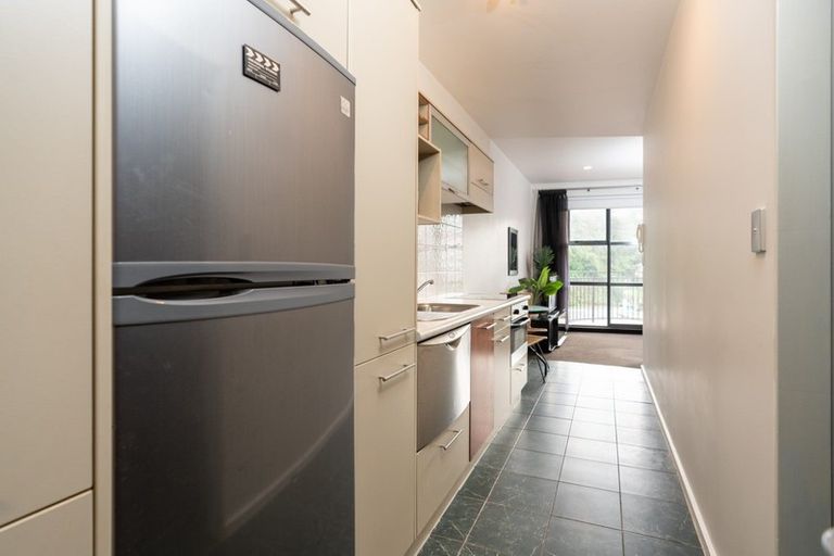 Photo of property in Atrium Towers, 5o/154 The Terrace, Wellington Central, Wellington, 6011